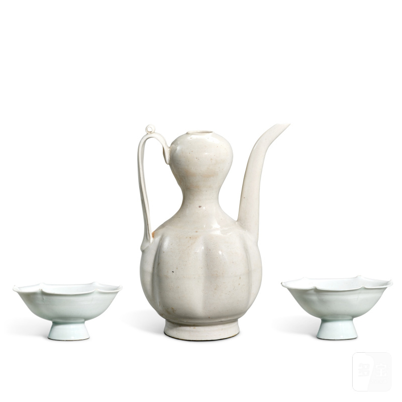 Three qingbai wares, Song dynasty | 宋 青白執壺一件及花口盞兩件 - 图2